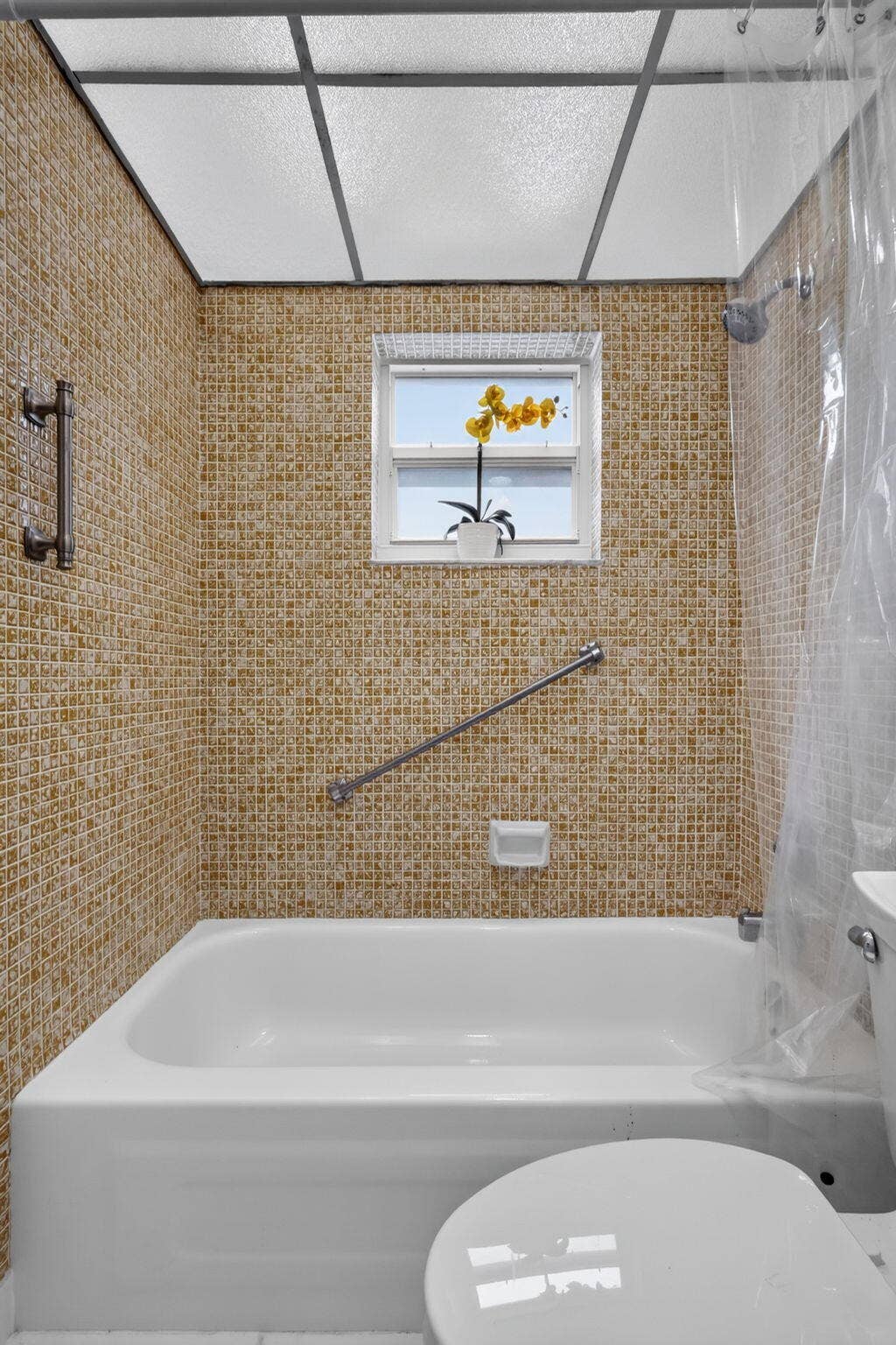 40 Burgundy A, Delray Beach, FL 33484 Bathroom 1