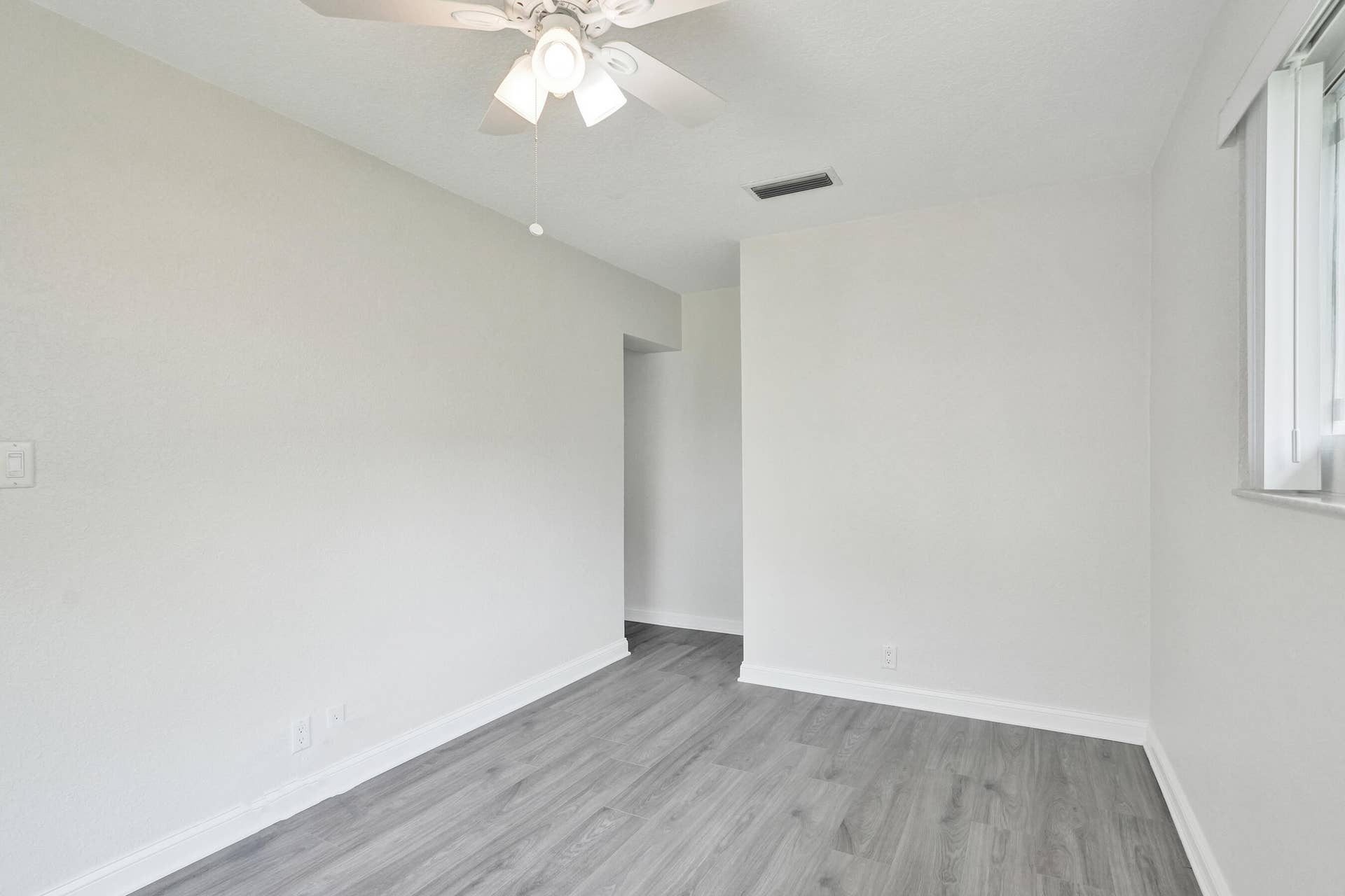 4755 NE 23rd Avenue, Fort Lauderdale, FL 33308 DSC08932