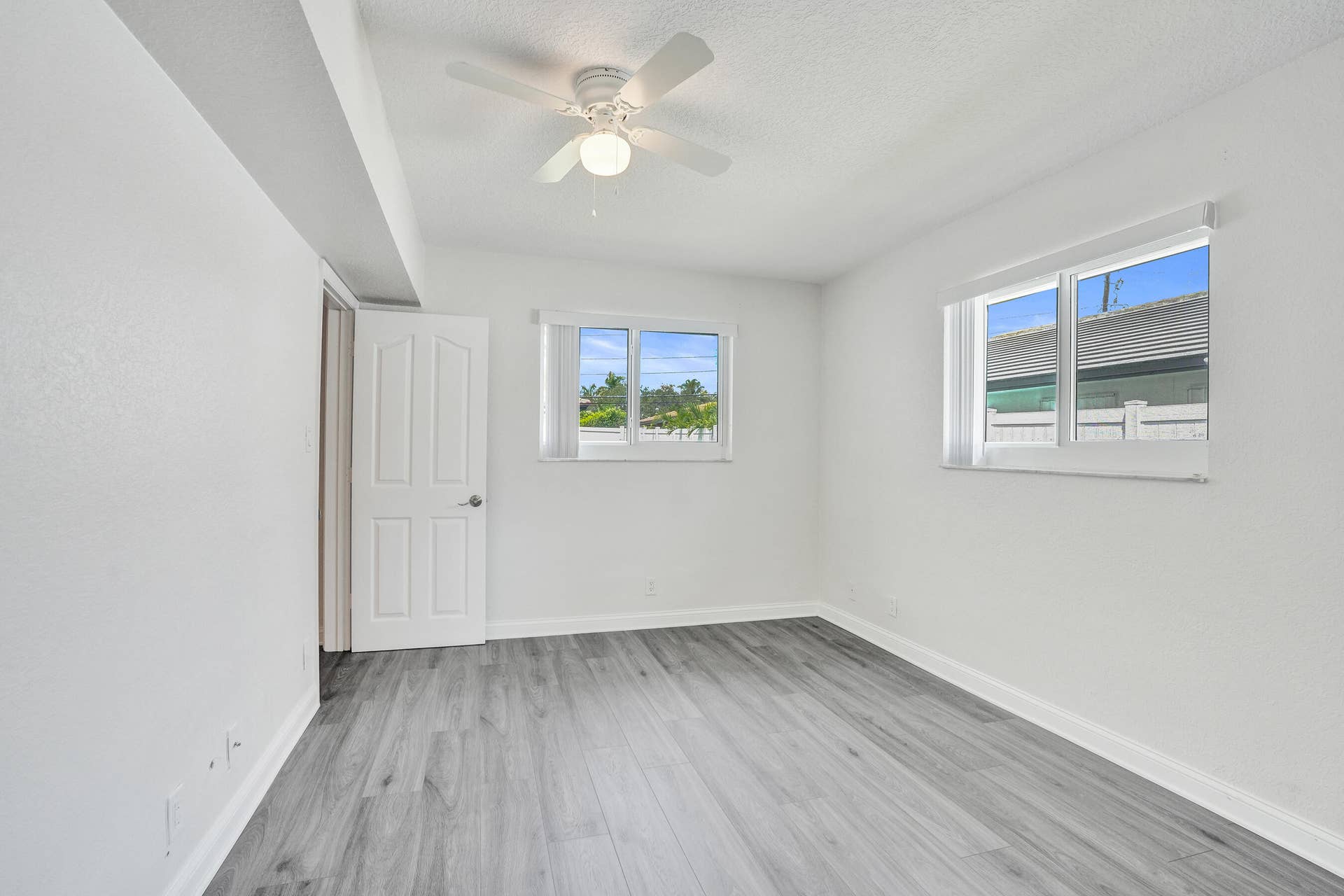4755 NE 23rd Avenue, Fort Lauderdale, FL 33308 DSC08971