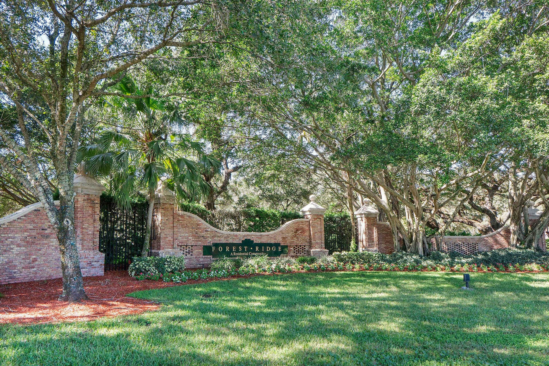 8821 Lake Park Cir N_048