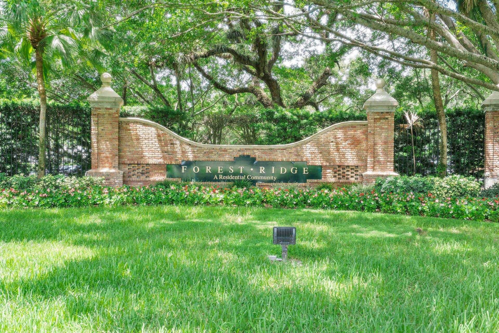 8821 Lake Park Cir N_047
