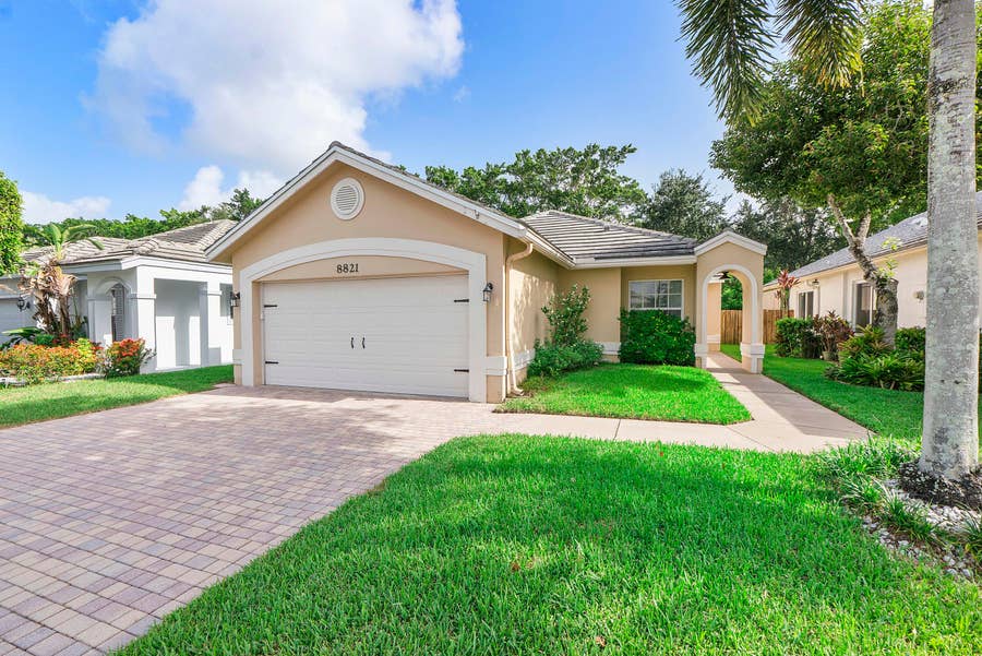 Property photo for 8821 Lake Park Circle N, Davie, FL