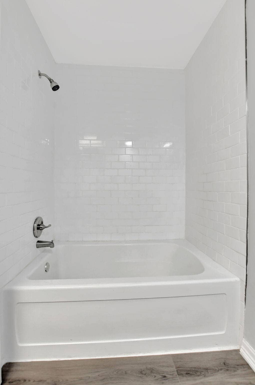 Bath tub