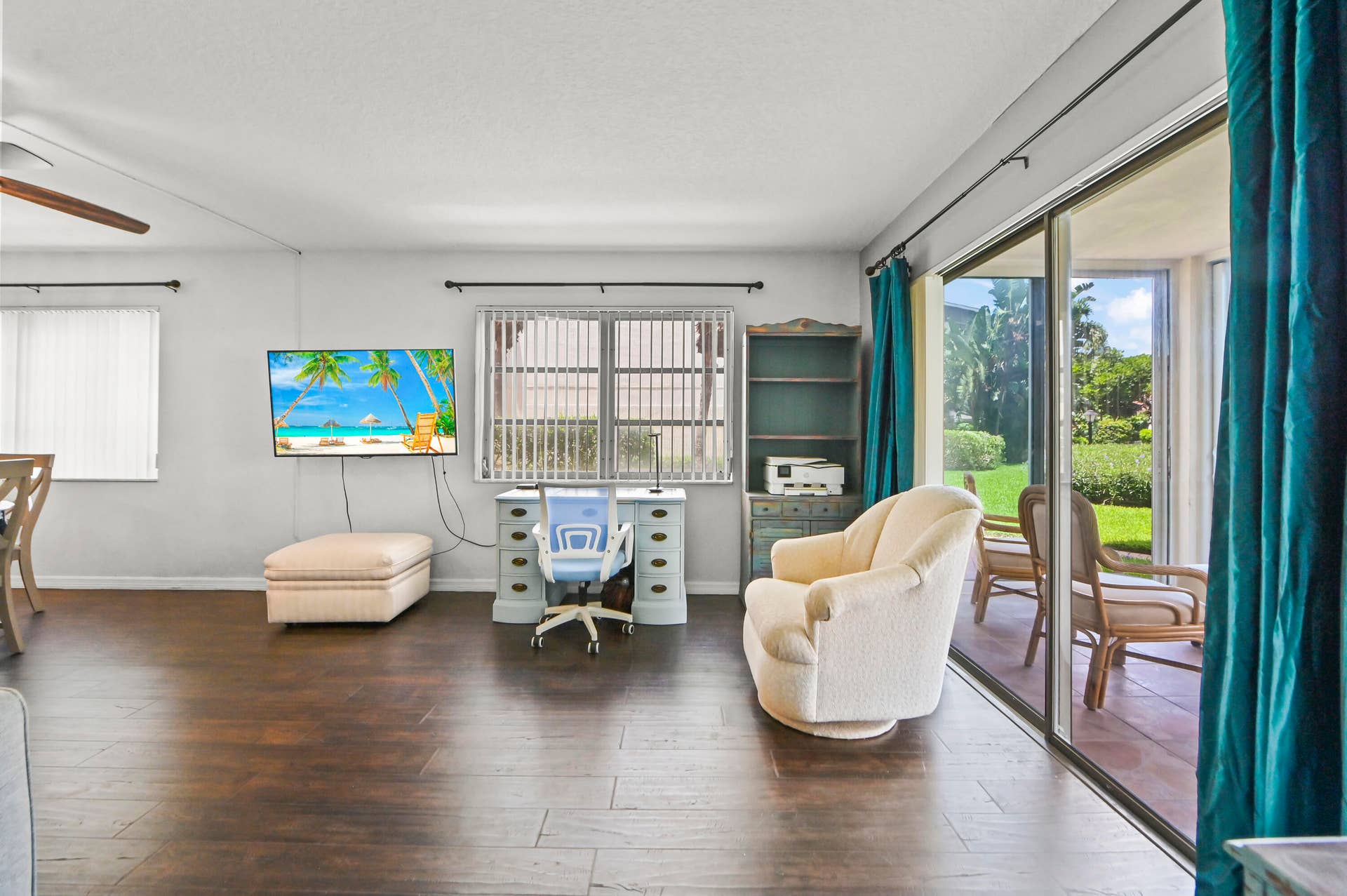 308 Golfview Road, #101, North Palm Beach, FL 33408 16 Living room 03