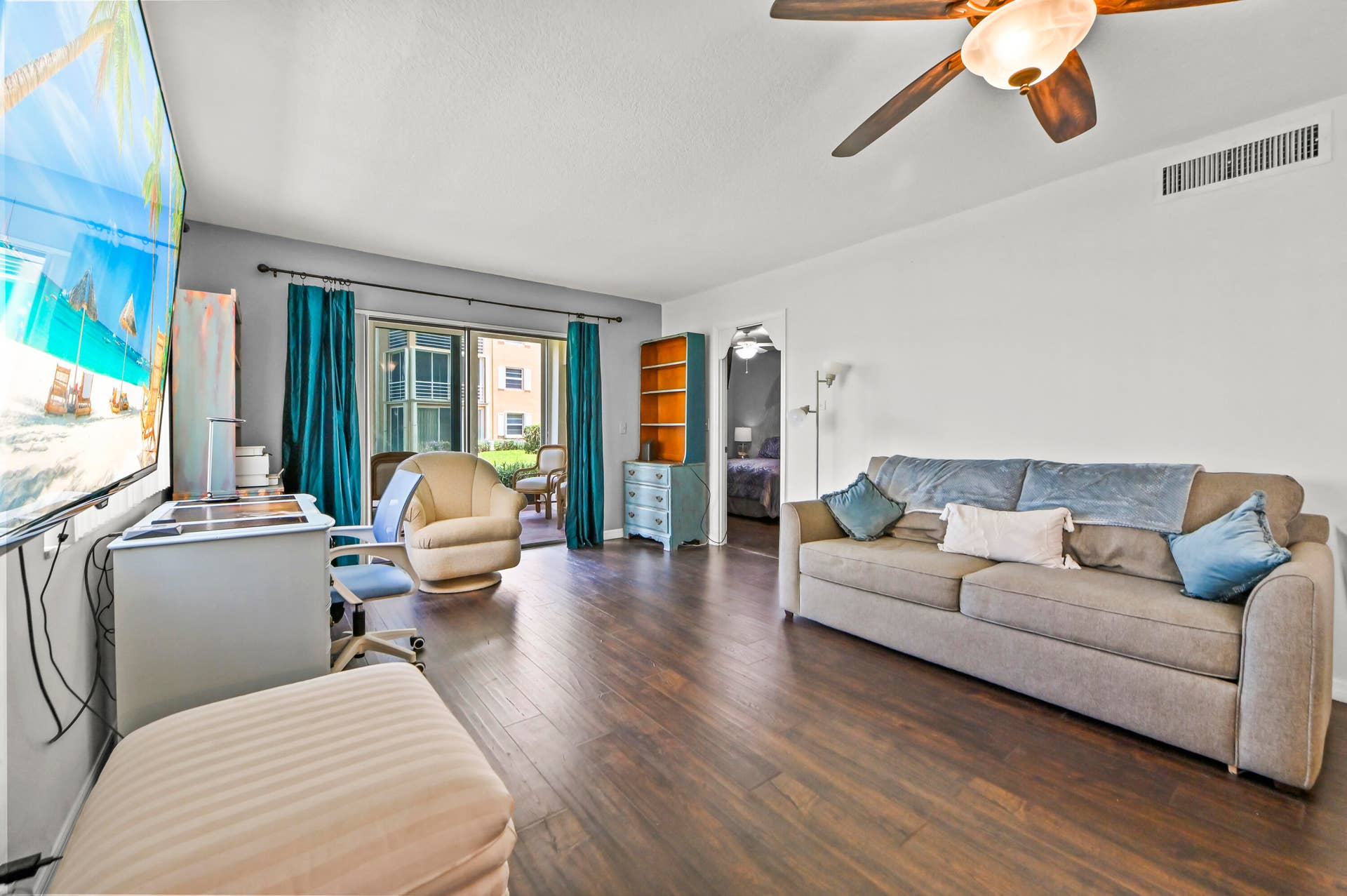 308 Golfview Road, #101, North Palm Beach, FL 33408 15 Living room 02