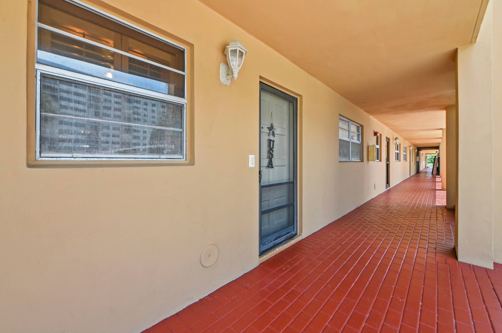 308 Golfview Road, #101, North Palm Beach, FL 33408 02 Entry 01