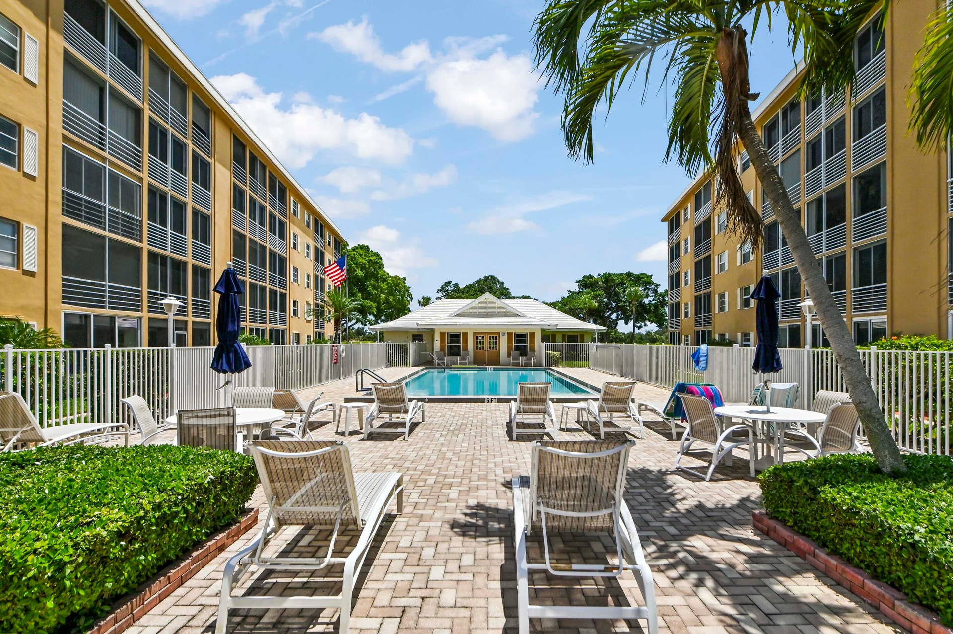 308 Golfview Road, #101, North Palm Beach, FL 33408 30 Pool 02