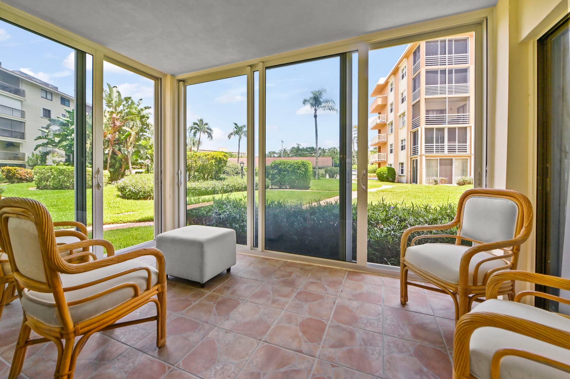 308 Golfview Road, #101, North Palm Beach, FL 33408 27 Patio 01