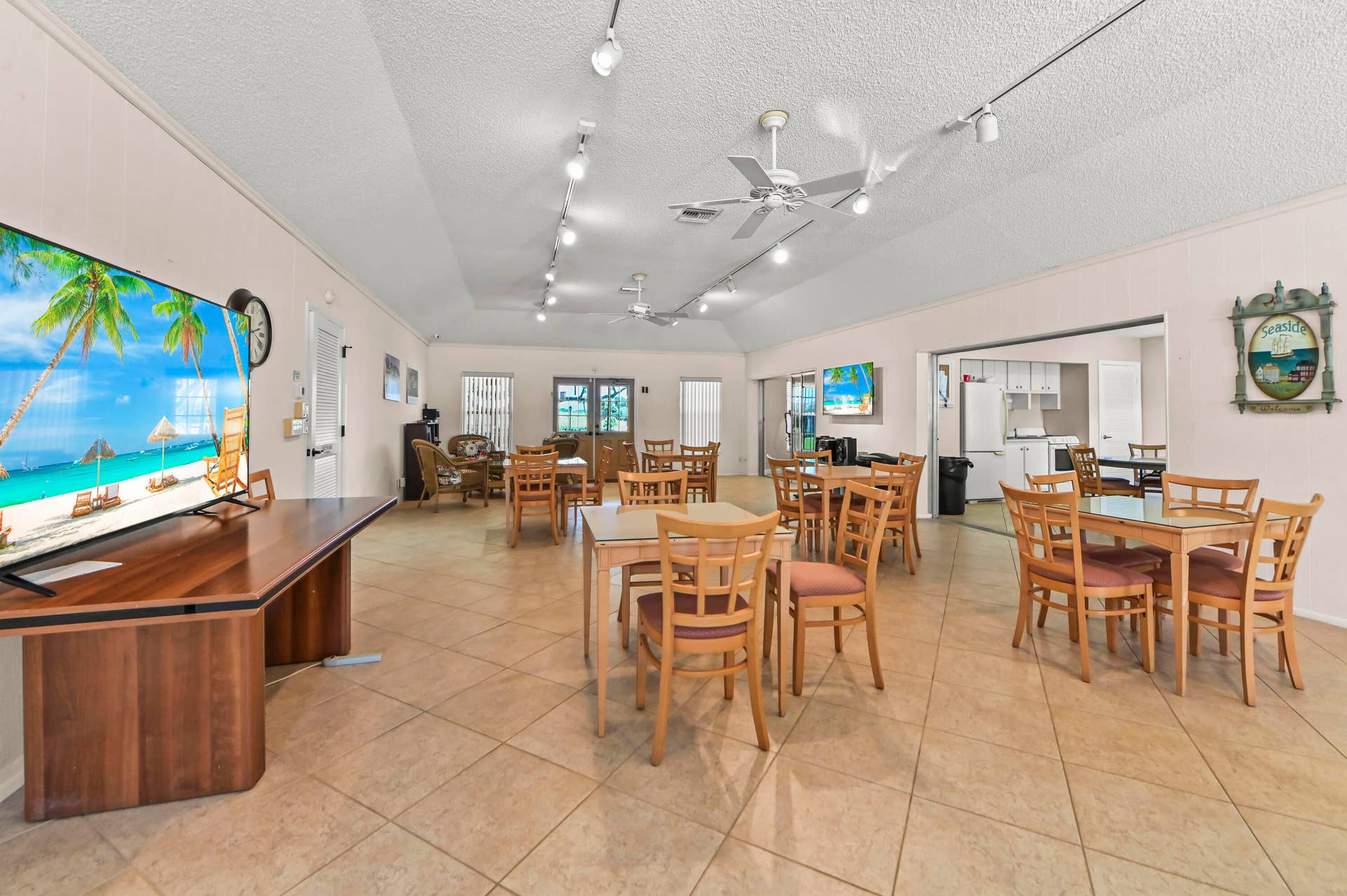 308 Golfview Road, #101, North Palm Beach, FL 33408 34 clubhouse 04