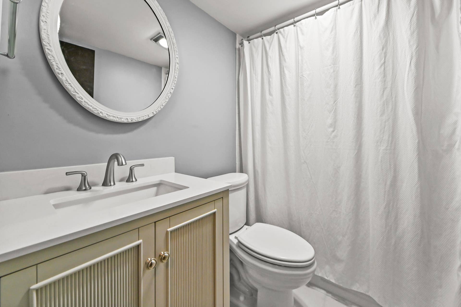 308 Golfview Road, #101, North Palm Beach, FL 33408 24 Bathroom 01