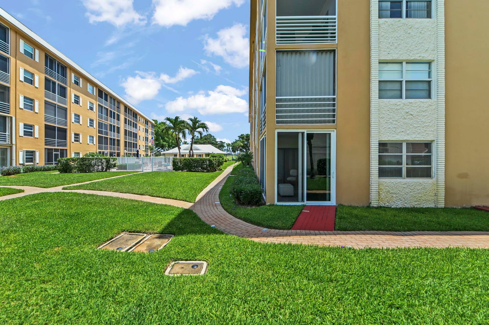 308 Golfview Road, #101, North Palm Beach, FL 33408 29 Rear 01