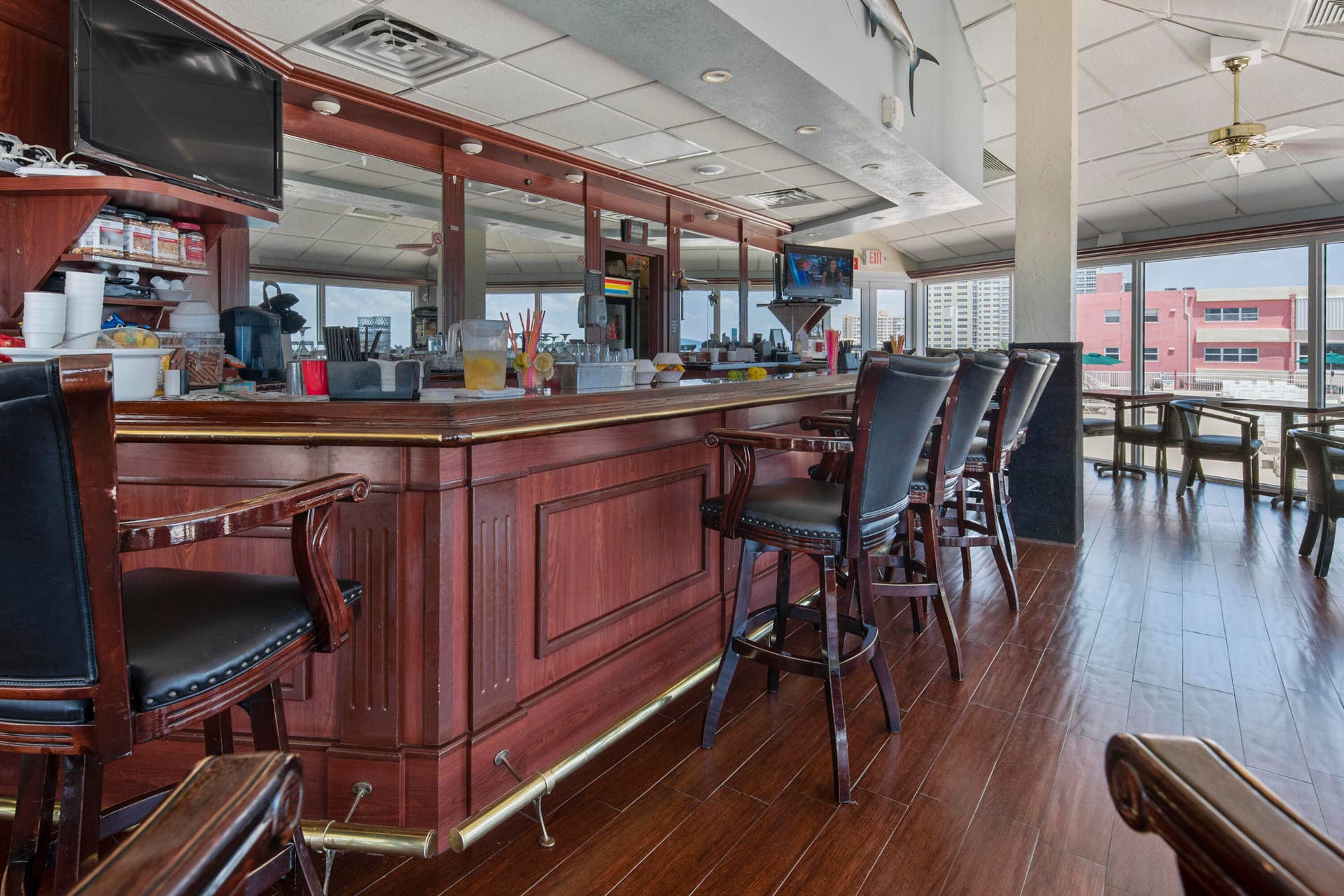 101 Briny Avenue, #808, Pompano Beach, FL 33062 Bar