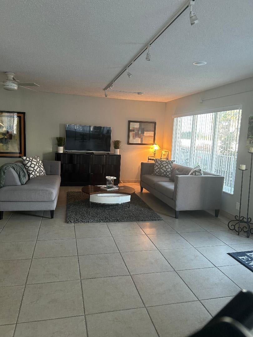 550 Bayshore Drive, #102, Fort Lauderdale, FL 33304 couches, charis tables, lighting, t.v., internet access, vertical window coverings