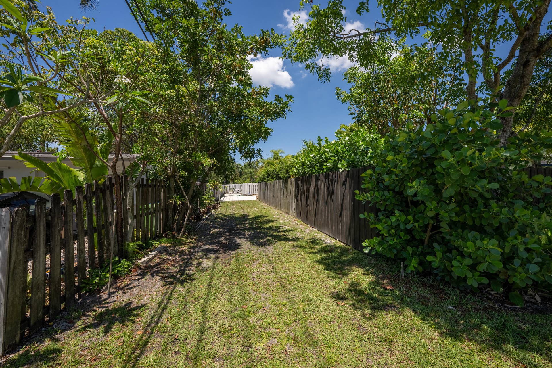 Deeded Driveway Entrance