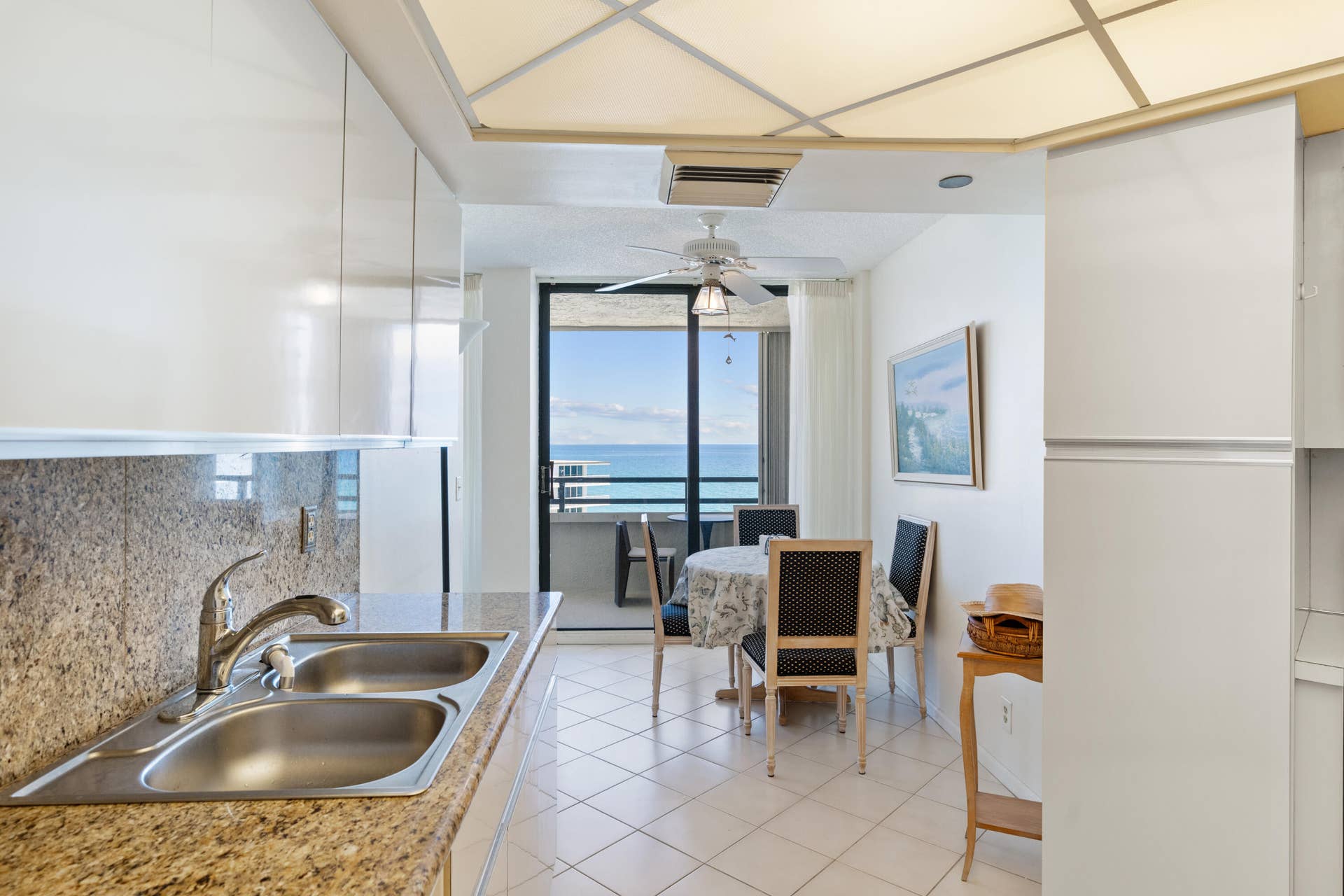 3560 S Ocean Boulevard, #Ph-6, South Palm Beach, FL 33480 kitchen