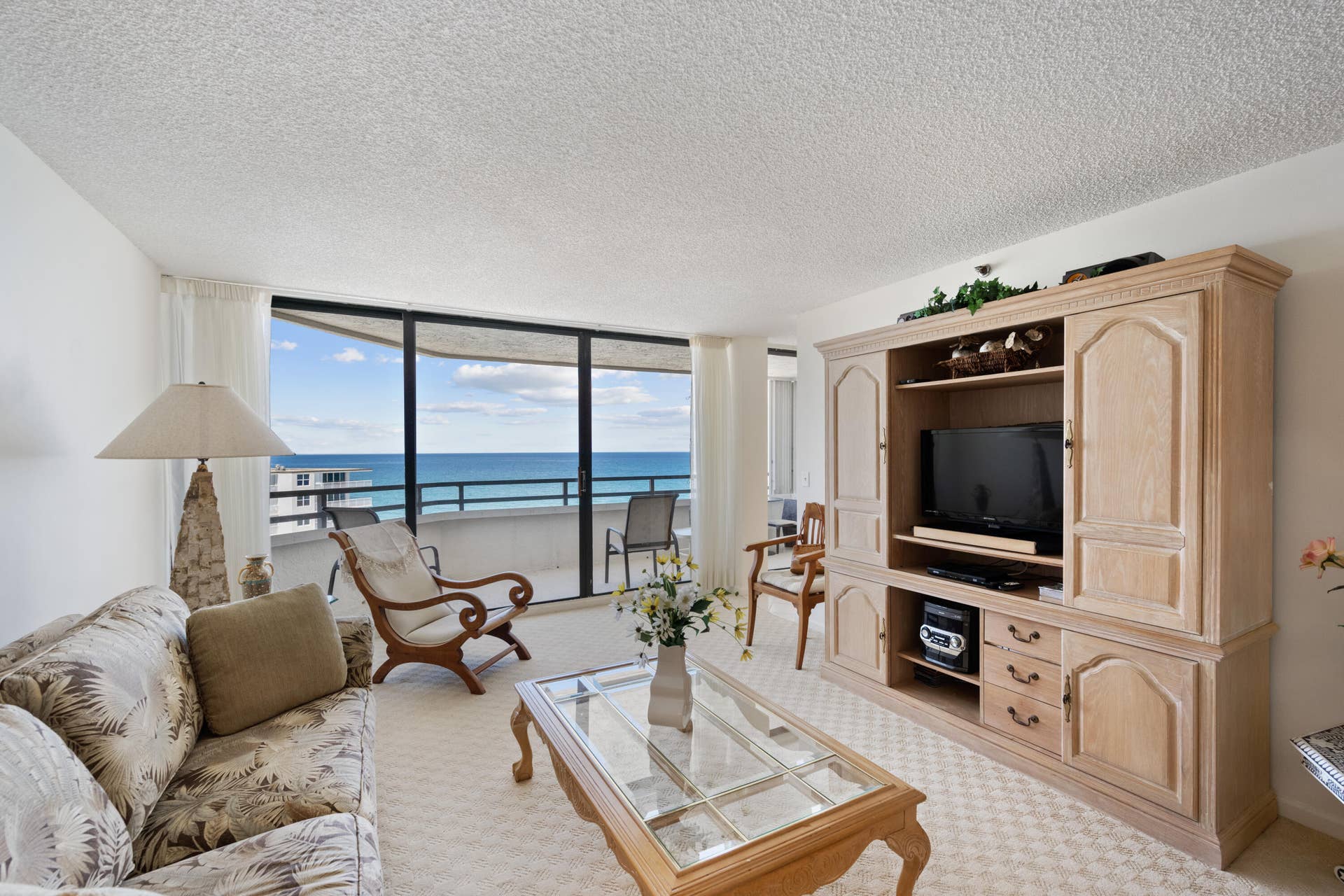 3560 S Ocean Boulevard, #Ph-6, South Palm Beach, FL 33480 Large Living room