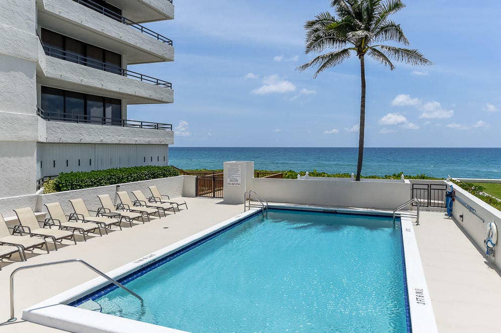 3560 S Ocean Boulevard, #Ph-6, South Palm Beach, FL 33480 pool