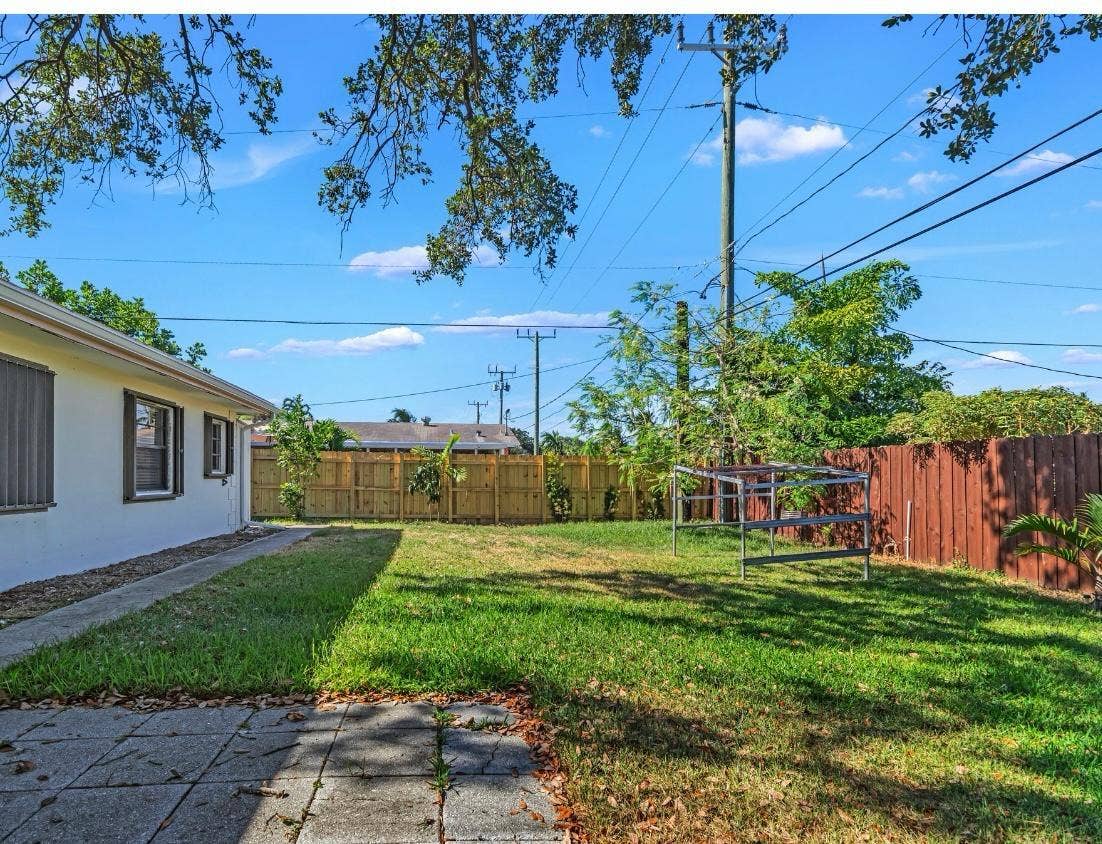 1304 SE 2nd Avenue, Deerfield Beach, FL 33441 Backyard