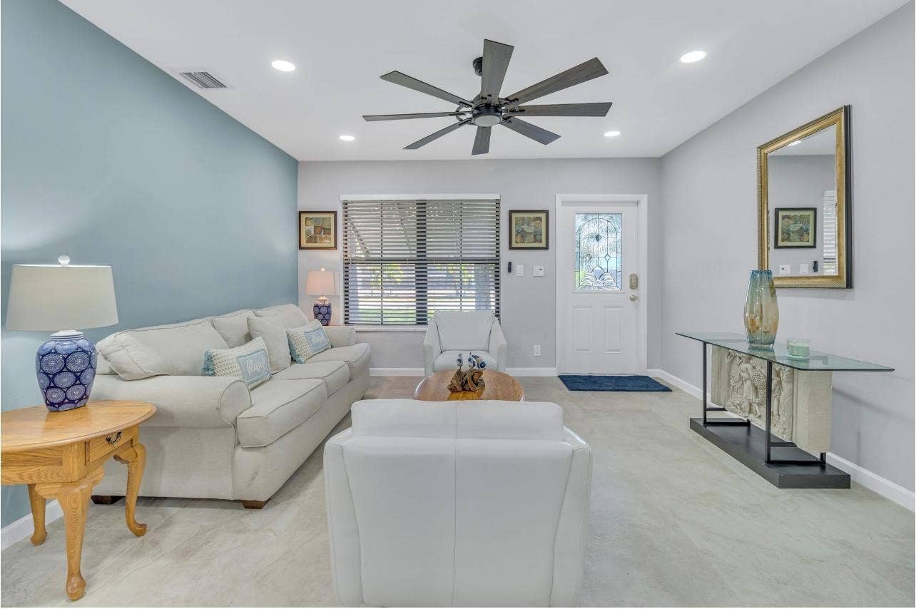 1304 SE 2nd Avenue, Deerfield Beach, FL 33441 Living Area