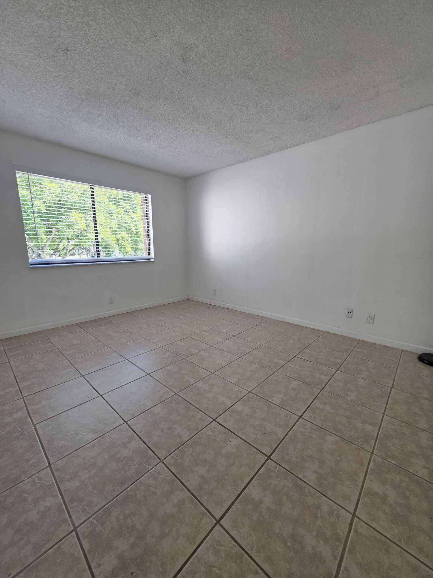 390 Racquet Club Road, #204, Weston, FL 33326 WhatsApp Image 2026-07-09 at 8.39.17 PM