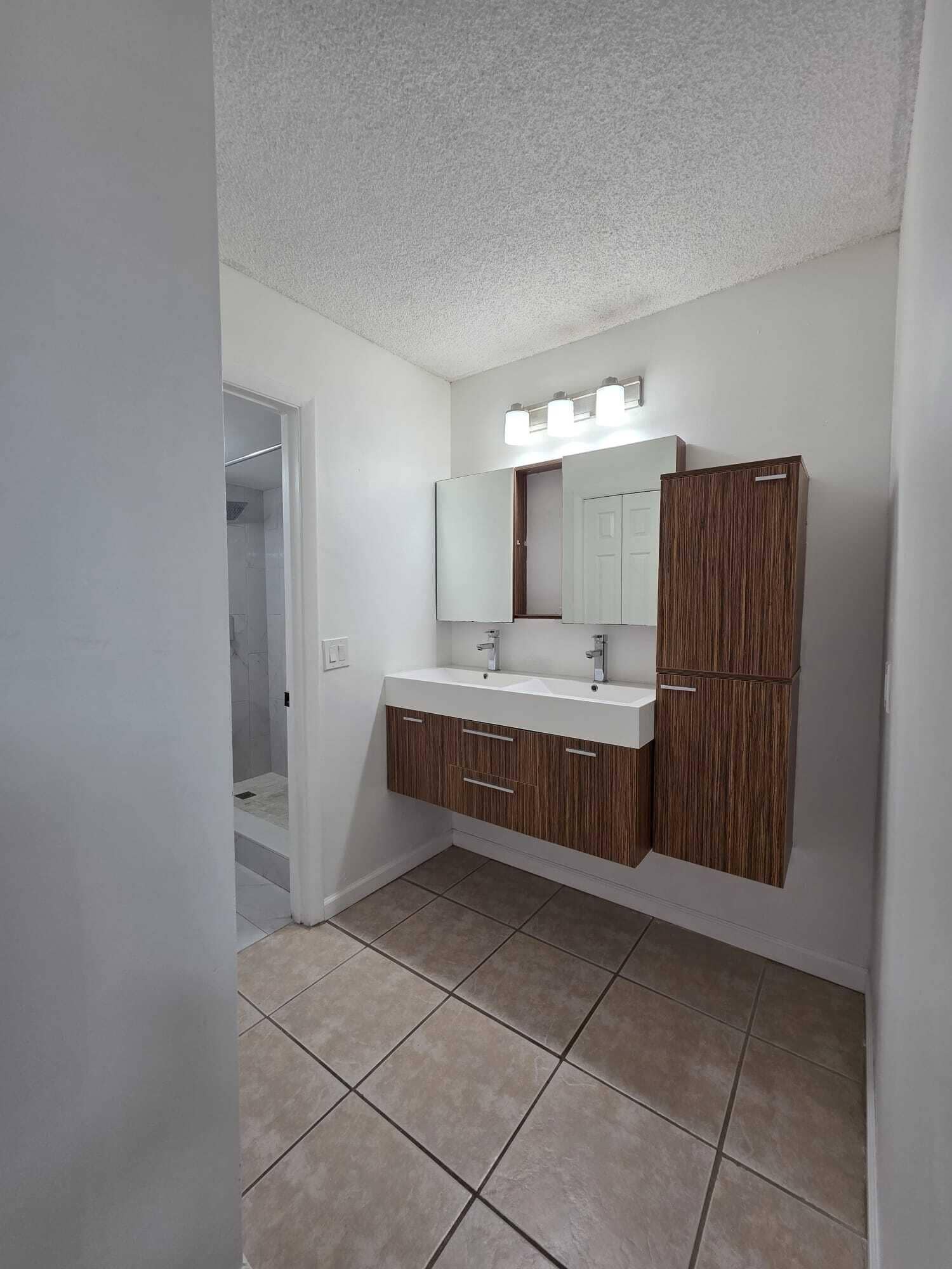 390 Racquet Club Road, #204, Weston, FL 33326 WhatsApp Image 2026-07-09 at 8.39.17 PM
