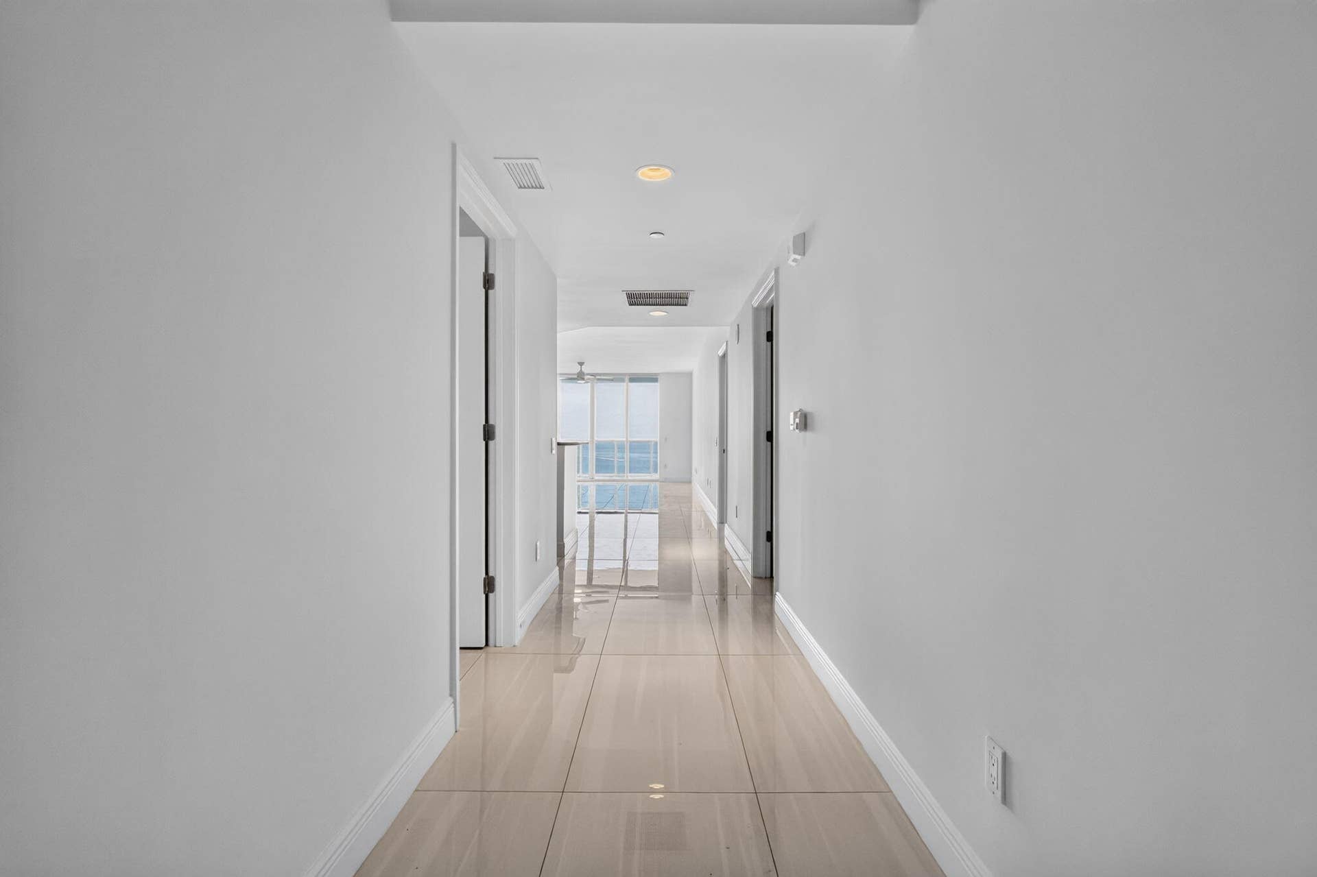 2650 Lake Shore Drive, #1005, Riviera Beach, FL 33404 FOYER
