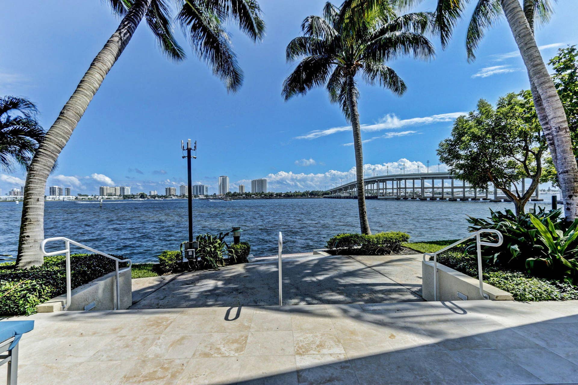 2650 Lake Shore Drive, #1005, Riviera Beach, FL 33404 GROUNDS