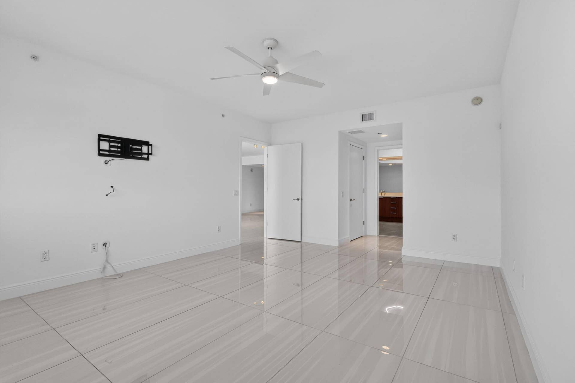 2650 Lake Shore Drive, #1005, Riviera Beach, FL 33404 MASTER BEDROOM
