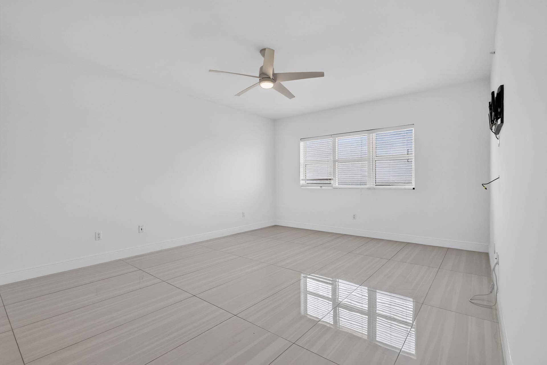 2650 Lake Shore Drive, #1005, Riviera Beach, FL 33404 MASTER BED