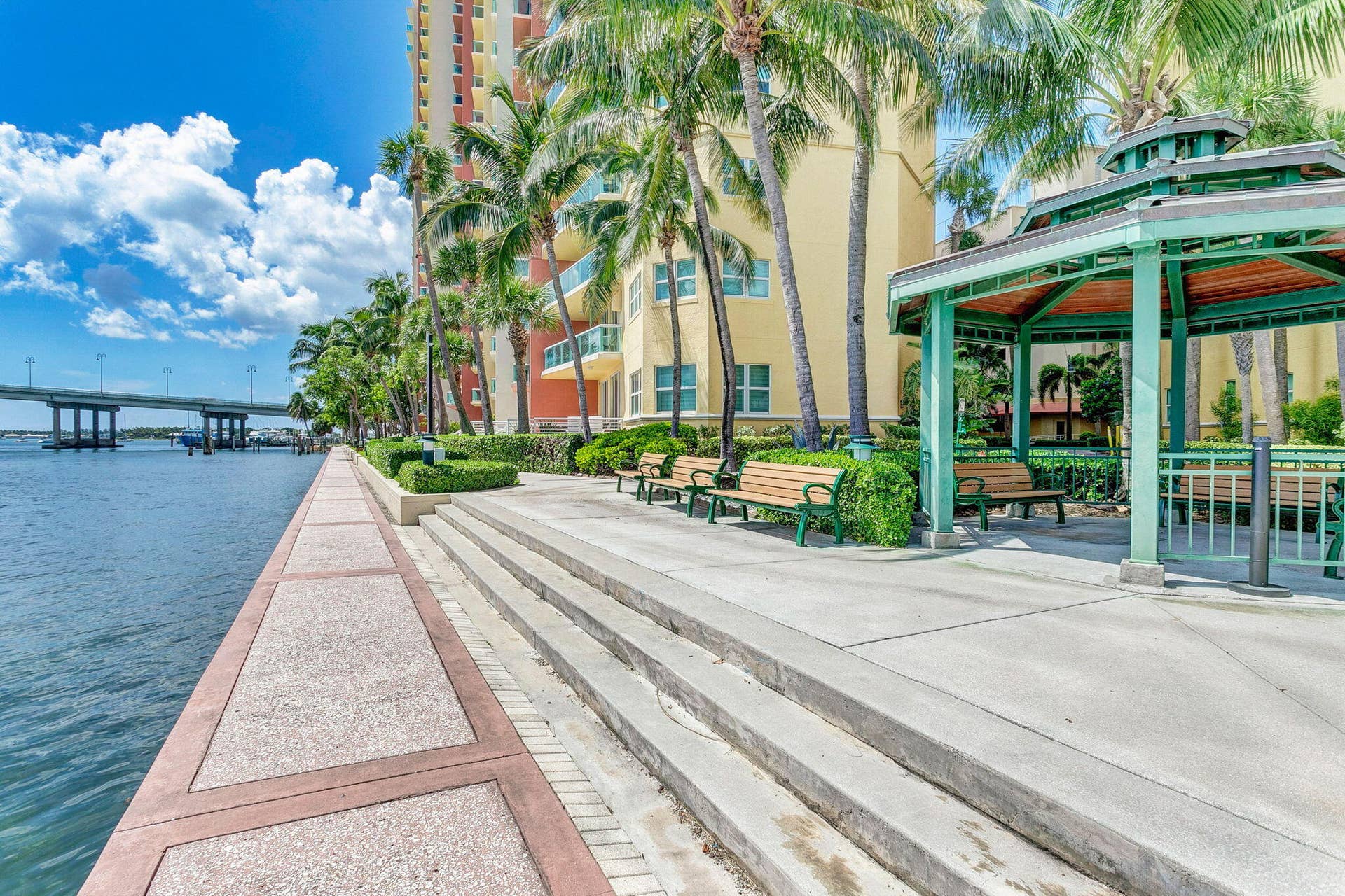 2650 Lake Shore Drive, #1005, Riviera Beach, FL 33404 GROUNDS