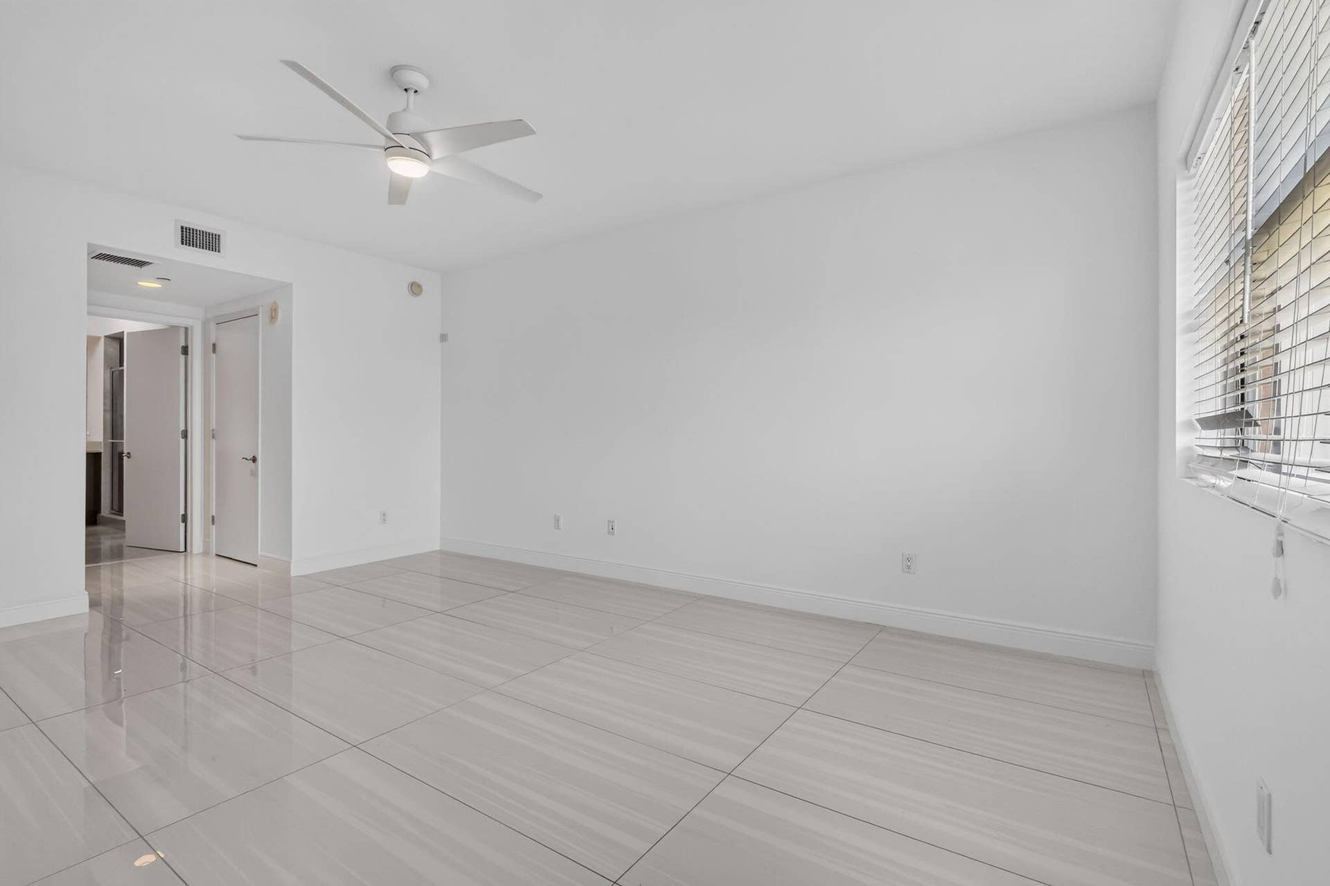 2650 Lake Shore Drive, #1005, Riviera Beach, FL 33404 MASTER BEDROOM