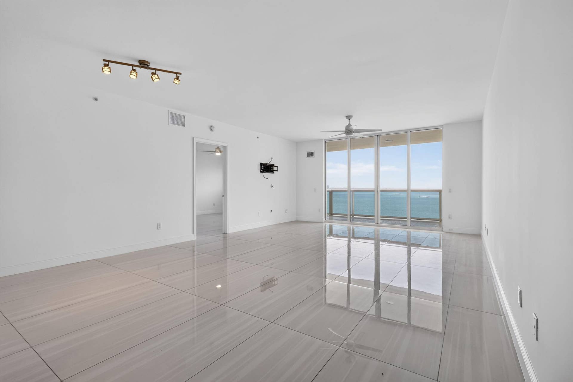 2650 Lake Shore Drive, #1005, Riviera Beach, FL 33404 LIVING ROOM