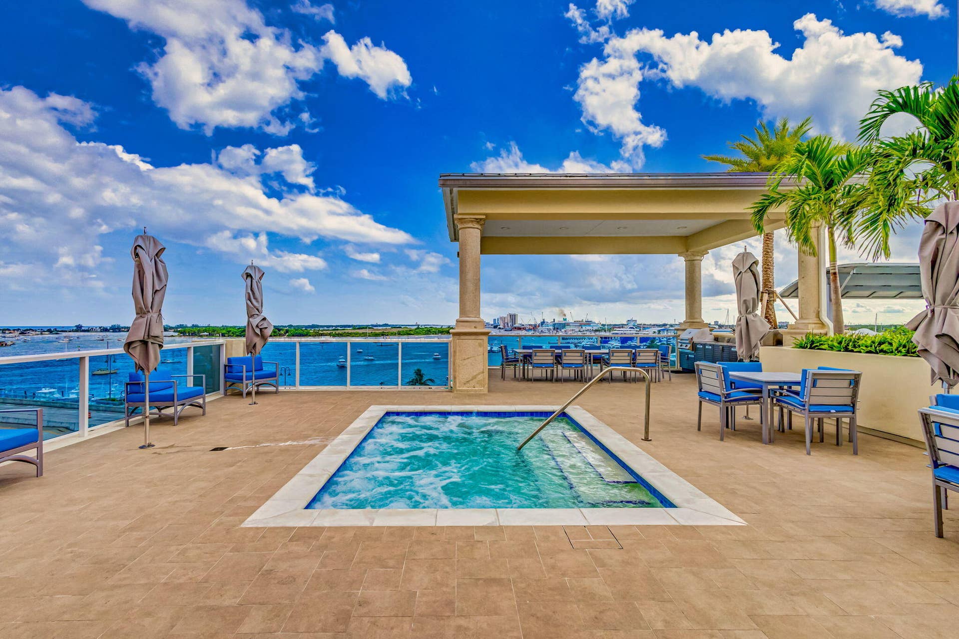 2650 Lake Shore Drive, #1005, Riviera Beach, FL 33404 HOT TUB