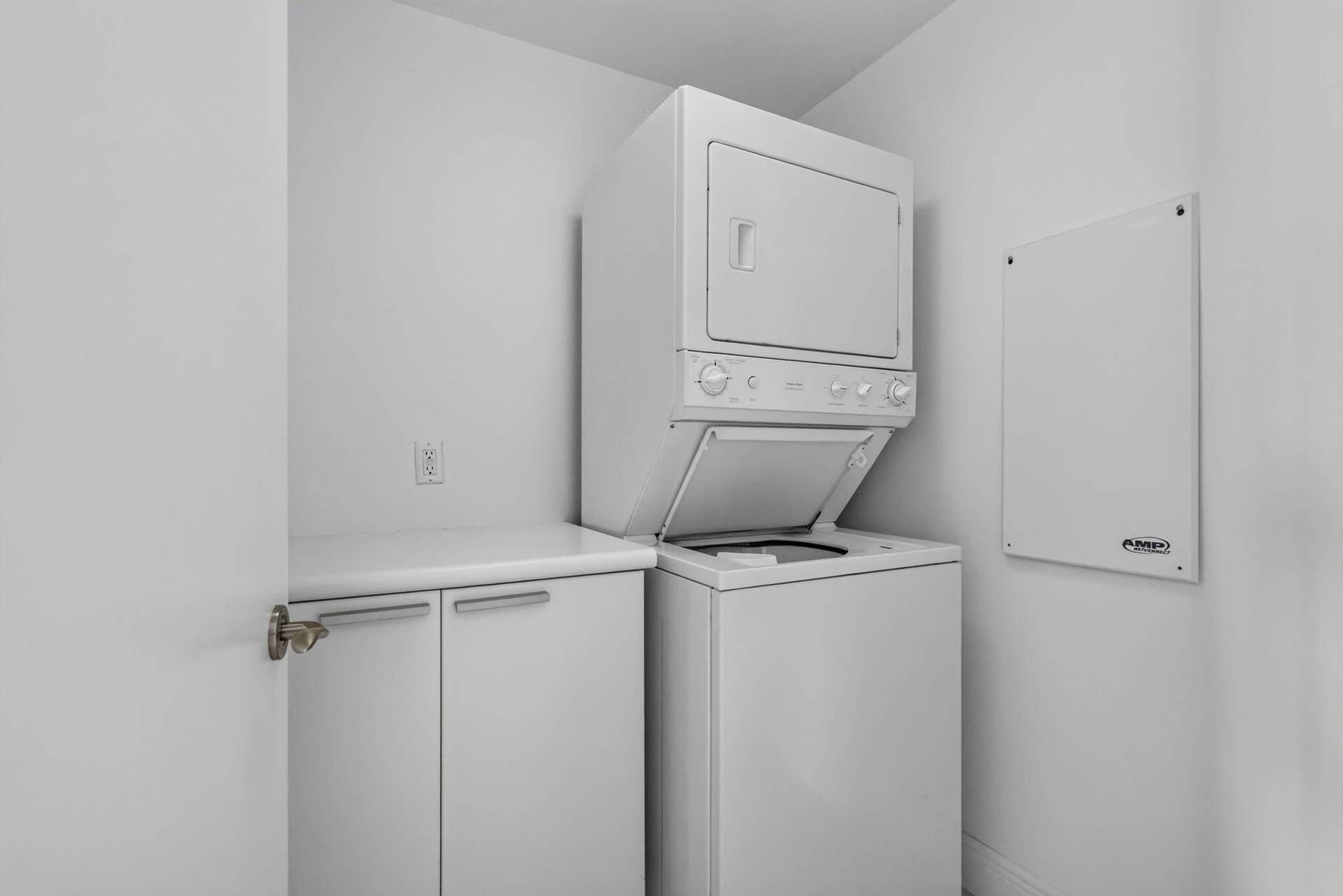 2650 Lake Shore Drive, #1005, Riviera Beach, FL 33404 WASHER AND DRYER