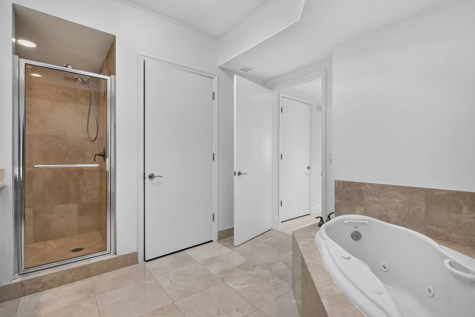 2650 Lake Shore Drive, #1005, Riviera Beach, FL 33404 MASTER BATH