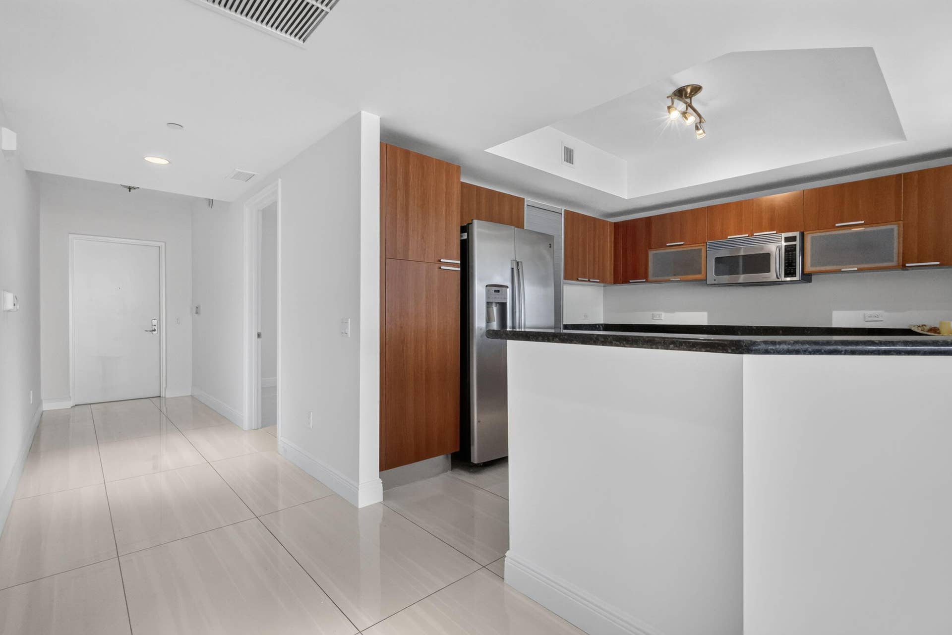 2650 Lake Shore Drive, #1005, Riviera Beach, FL 33404 KITCHEN