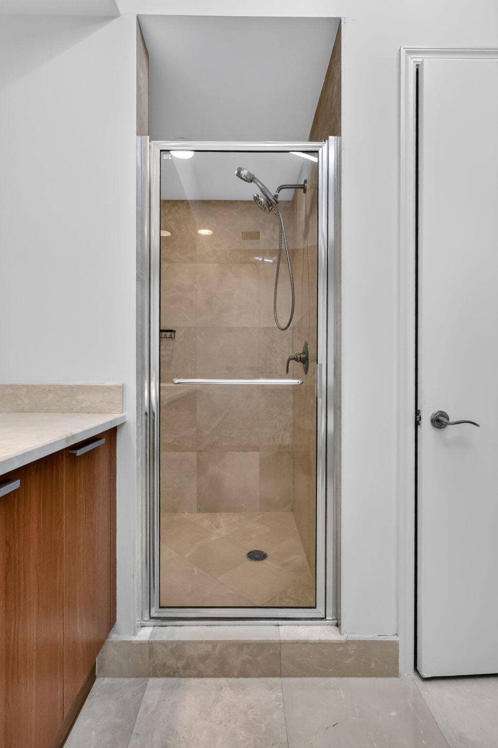 2650 Lake Shore Drive, #1005, Riviera Beach, FL 33404 SHOWER