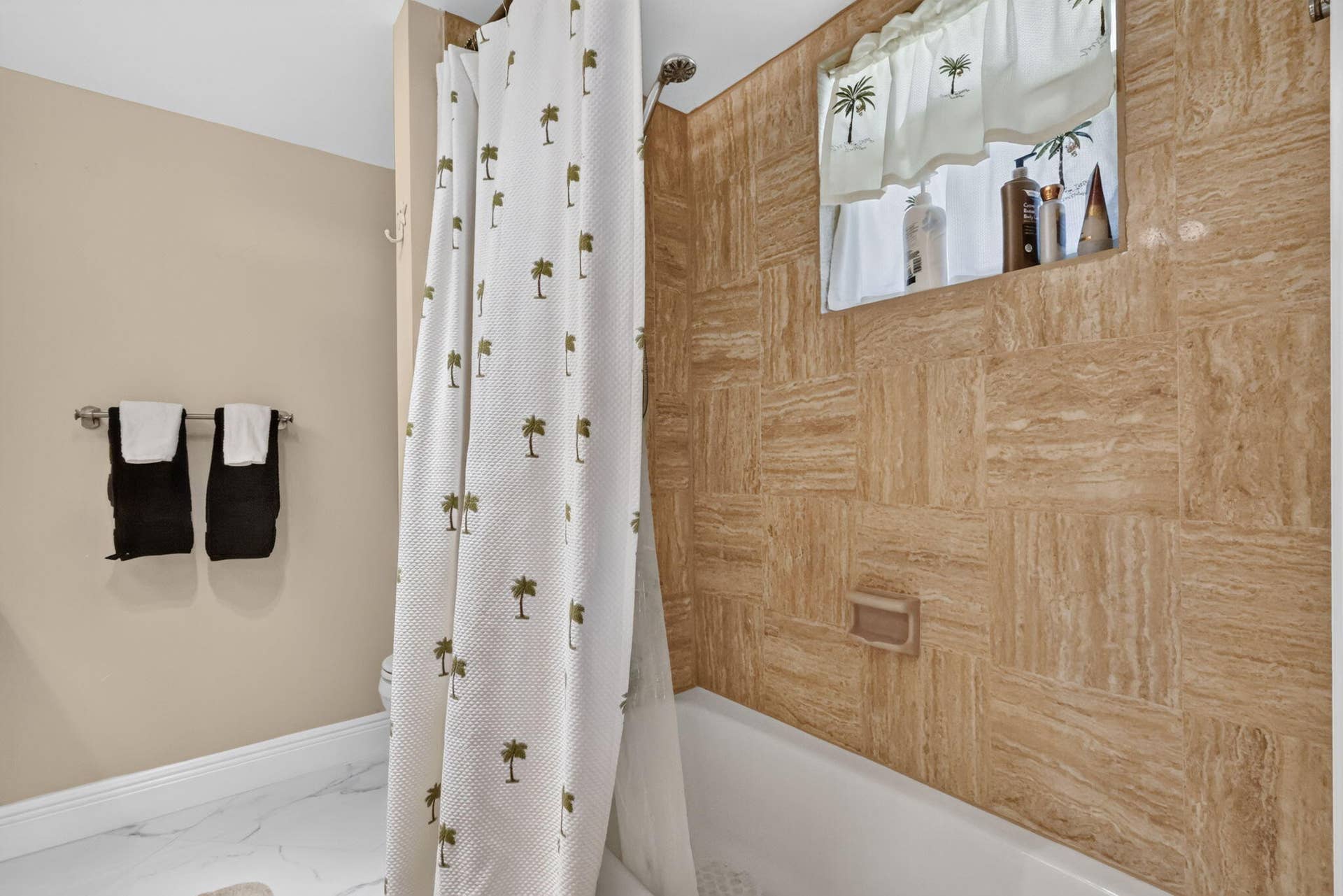 1251 Sugar Sands Boulevard, #125, Singer Island, FL 33404 MASTER BATHROOM
