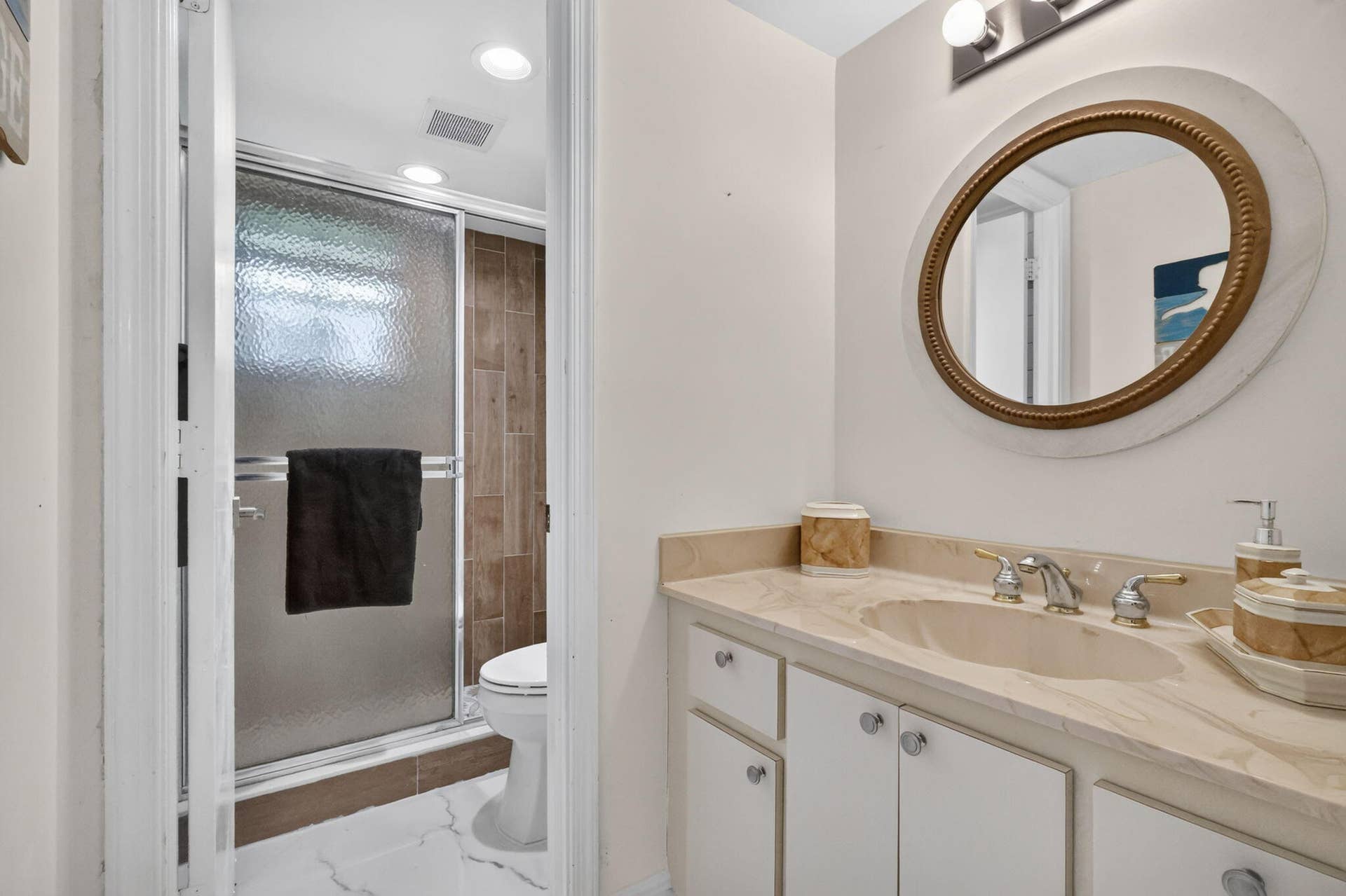 1251 Sugar Sands Boulevard, #125, Singer Island, FL 33404 GUEST BATH