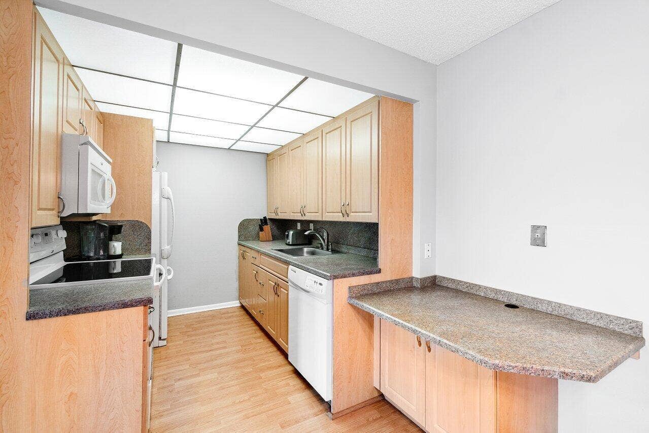 008-2046RexfordC-BocaRaton-FL-33434-SMAL