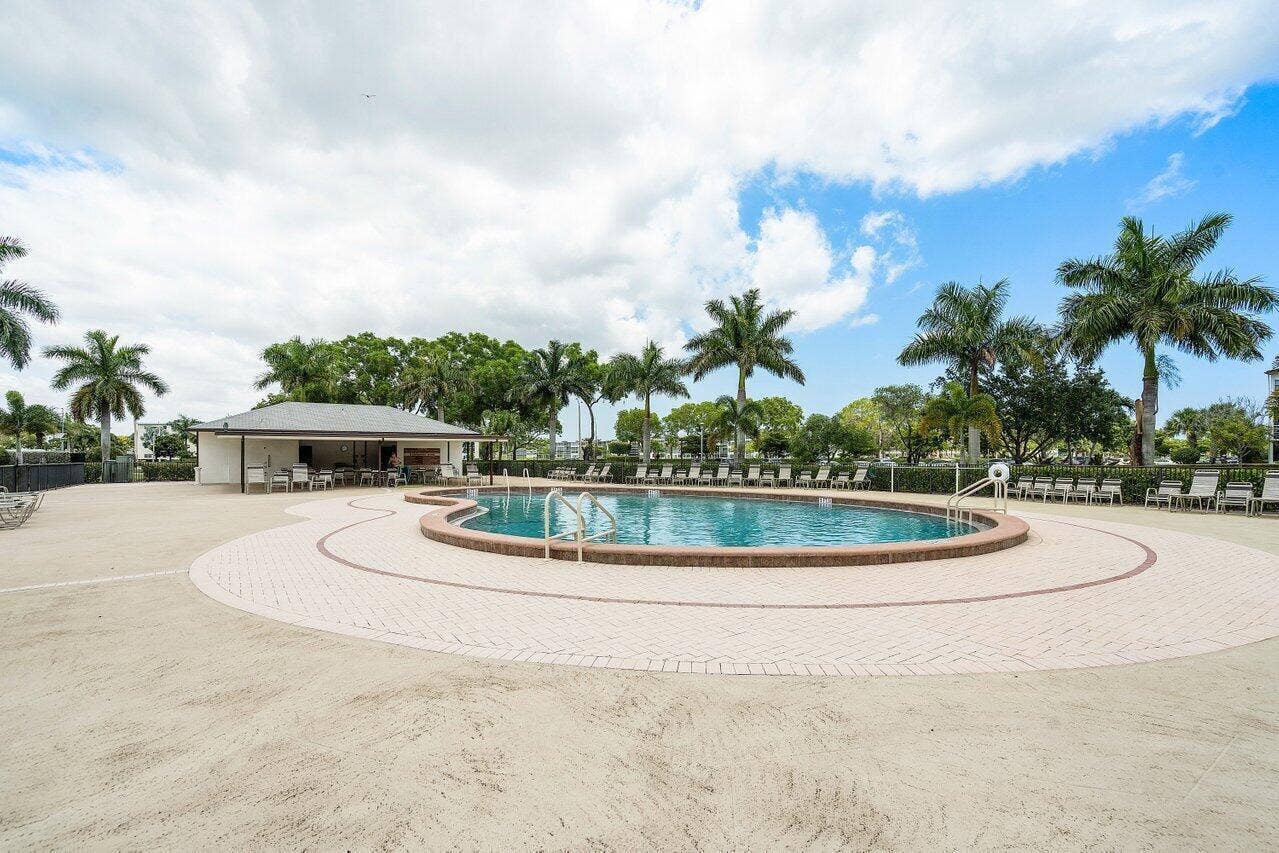 030-2046RexfordC-BocaRaton-FL-33434-SMAL
