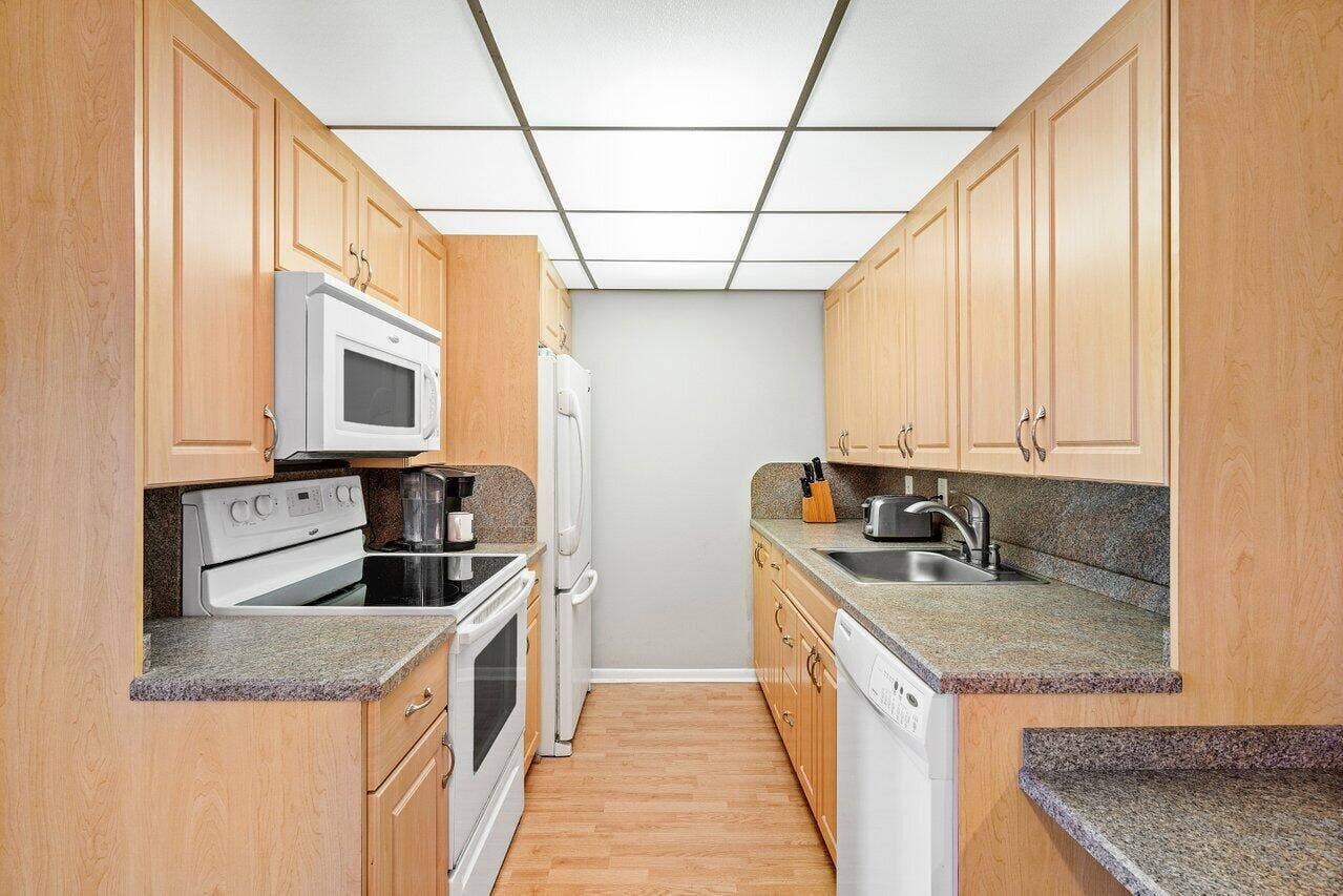 005-2046RexfordC-BocaRaton-FL-33434-SMAL