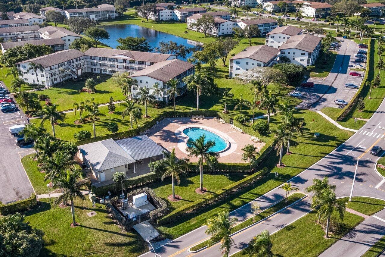 032-2046RexfordC-BocaRaton-FL-33434-SMAL
