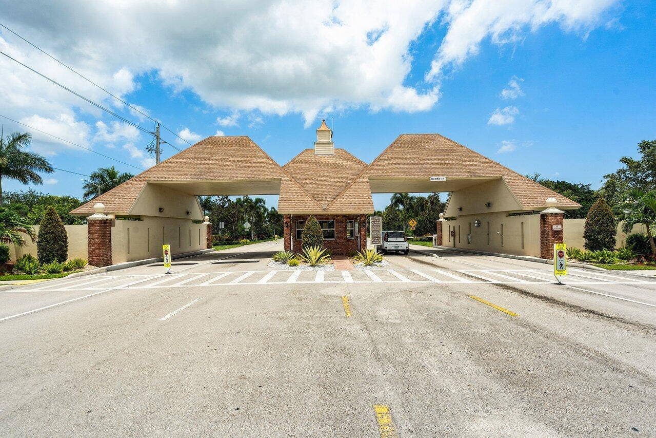 031-2046RexfordC-BocaRaton-FL-33434-SMAL