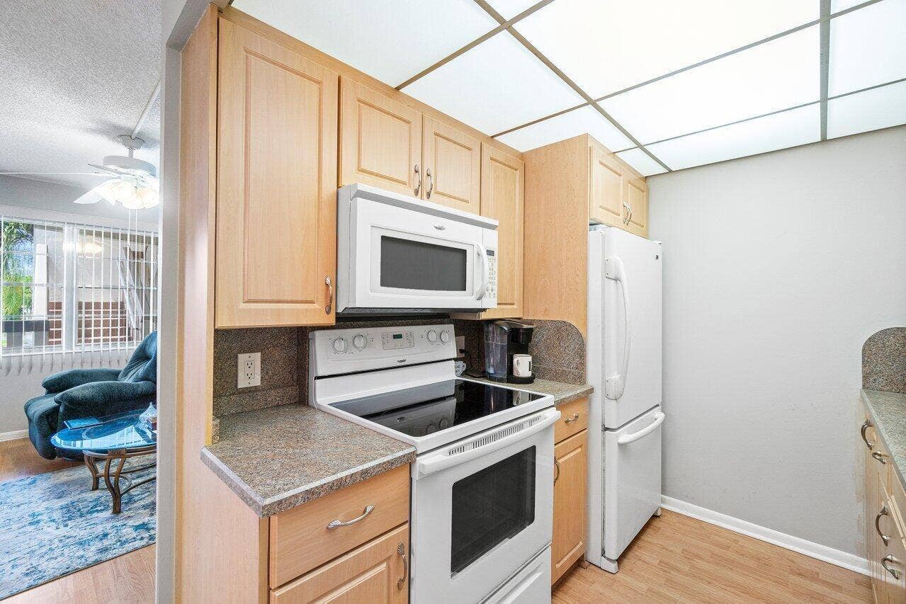 007-2046RexfordC-BocaRaton-FL-33434-SMAL