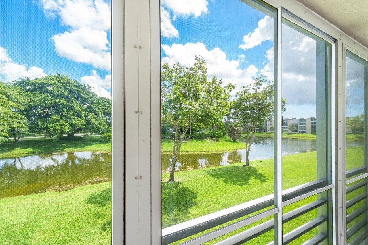 022-2046RexfordC-BocaRaton-FL-33434-SMAL