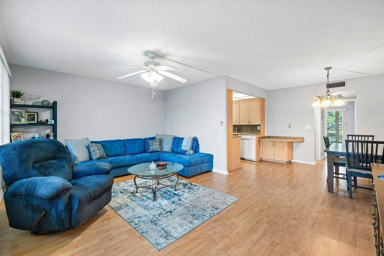 010-2046RexfordC-BocaRaton-FL-33434-SMAL