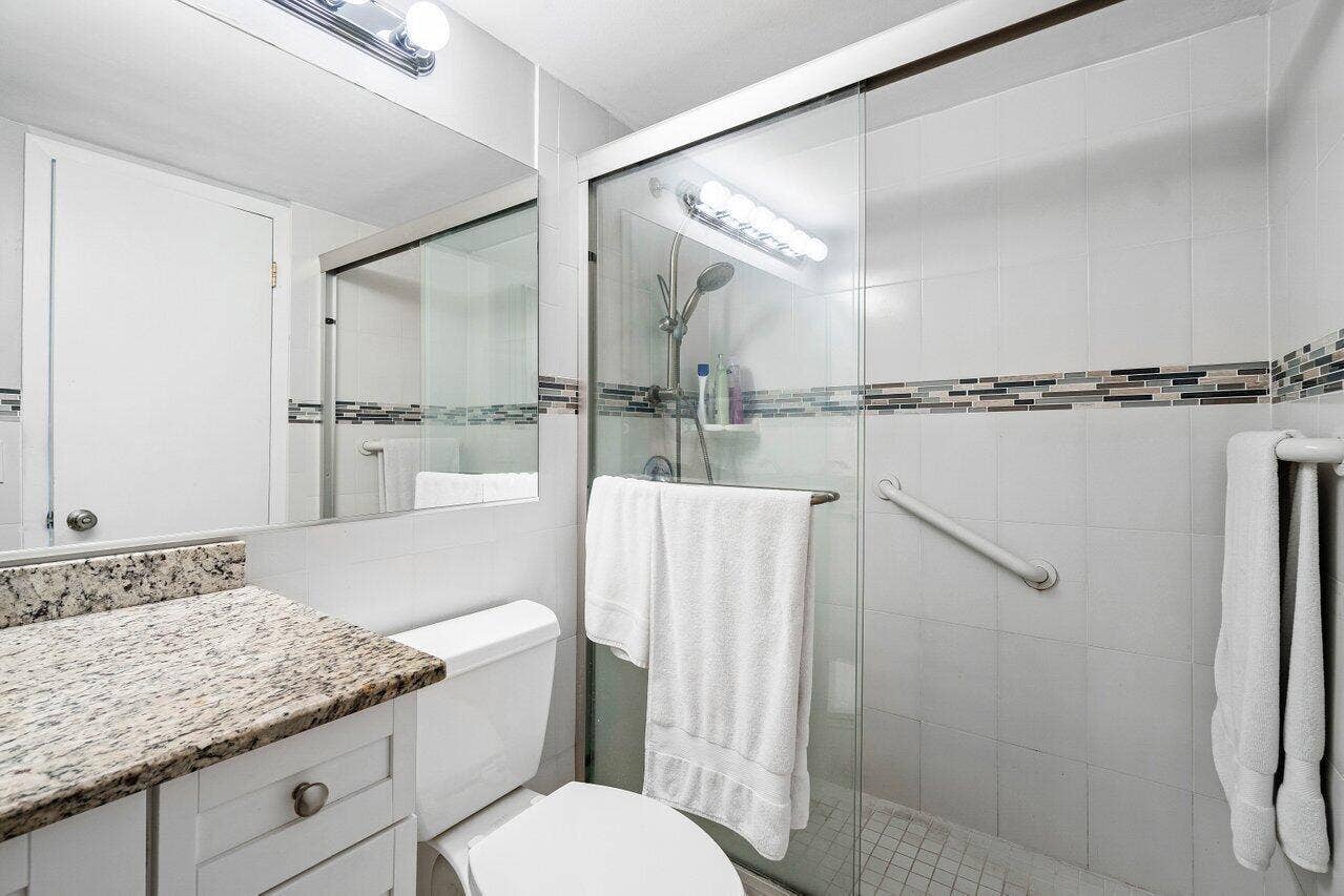 018-2046RexfordC-BocaRaton-FL-33434-SMAL