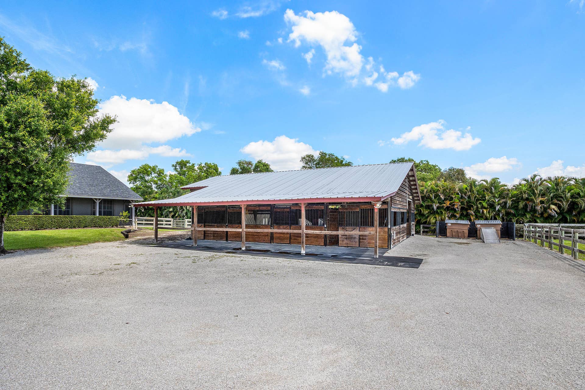 4101 120th Avenue S, Wellington, FL 33449 secondary barn