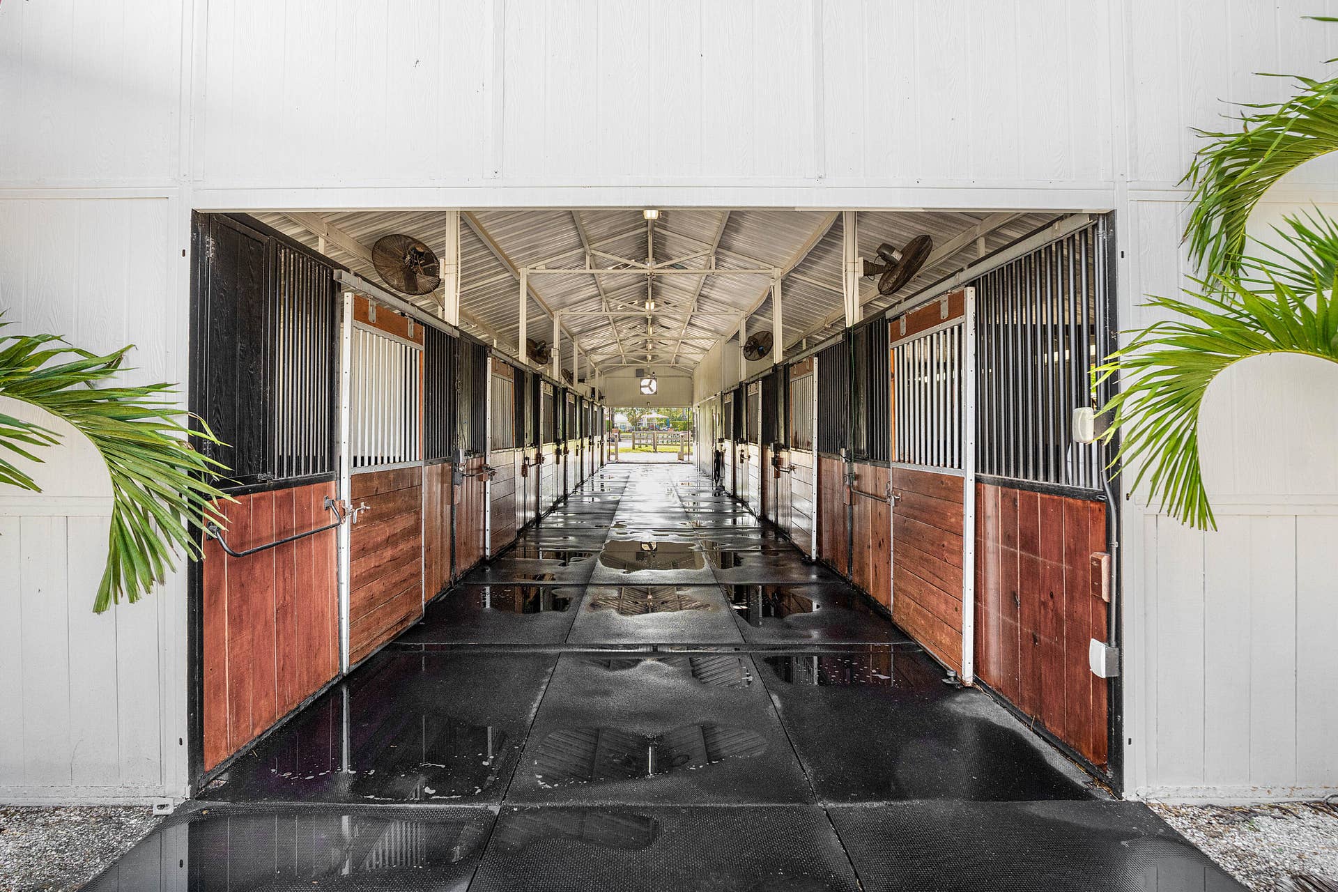 4101 120th Avenue S, Wellington, FL 33449 primary barn